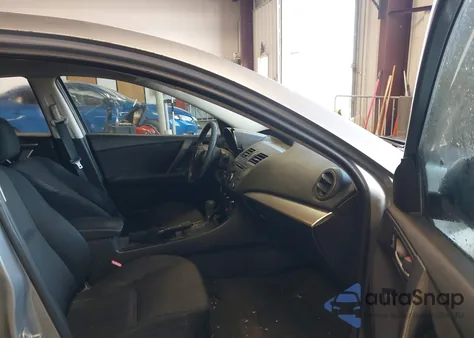 2013 Mazda Mazda3 I Sport из США, поврежденный, VIN JM1BL1U73D1751042